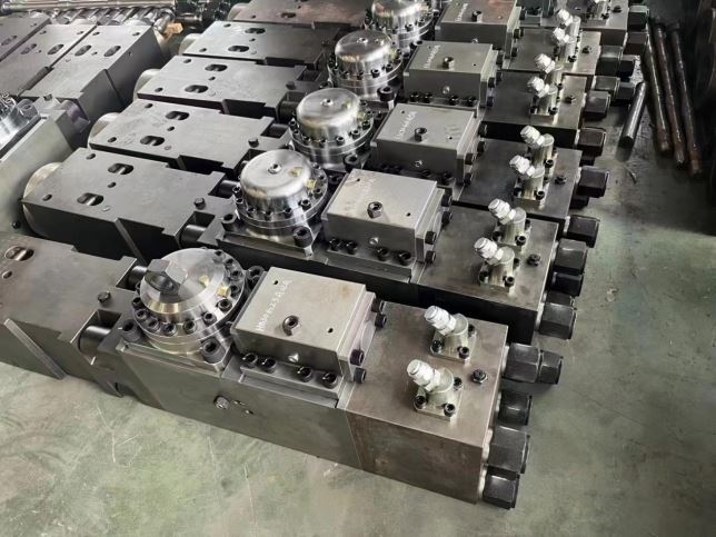 DongQiang Machinery ผลิตชิ้นส่วนอะไหล่คุณภาพสูงของกระบอกค้อนไฮดรอลิกสำหรับ HB20G SB81 SB100 SB121 SB131 SB151